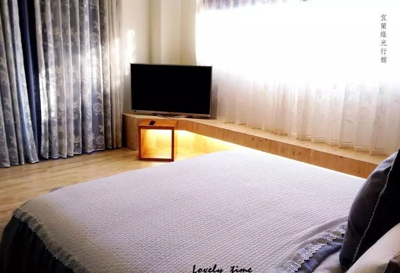 تختخواب و صبحانه Green Light Villa