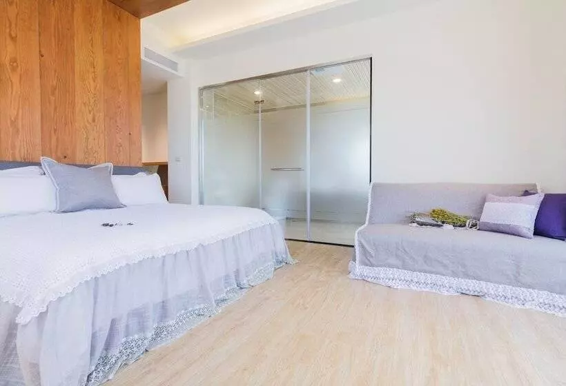 تختخواب و صبحانه Green Light Villa