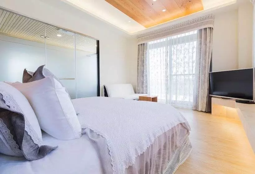 تختخواب و صبحانه Green Light Villa