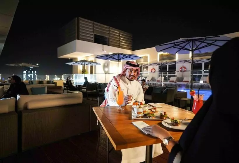 Hotelli Centro Corniche Al Khobar By Rotana