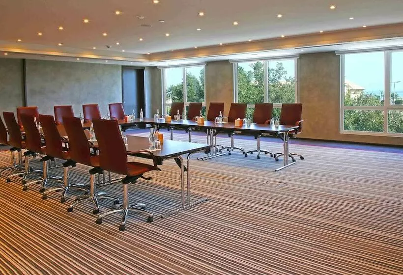 Hotelli Centro Corniche Al Khobar By Rotana