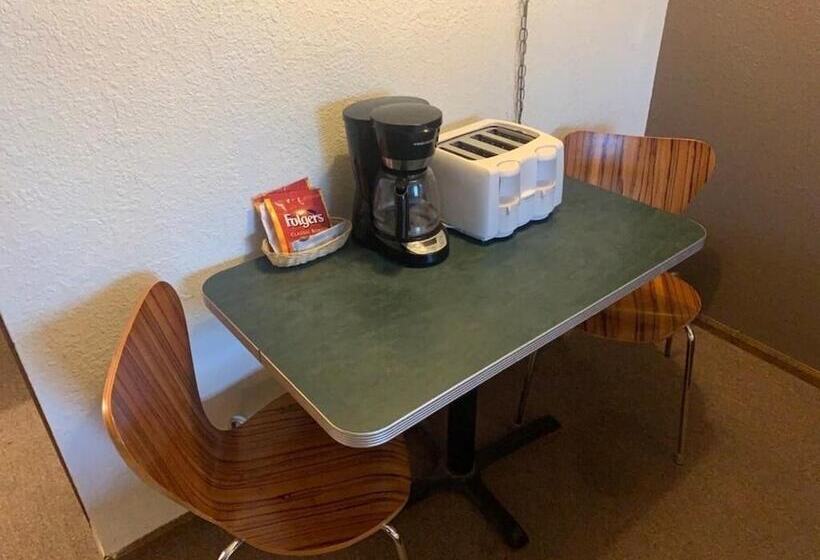 فندق على الطريق Hidden Lake Resort