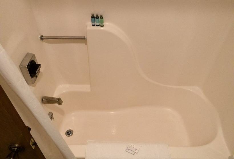 فندق على الطريق Hidden Lake Resort