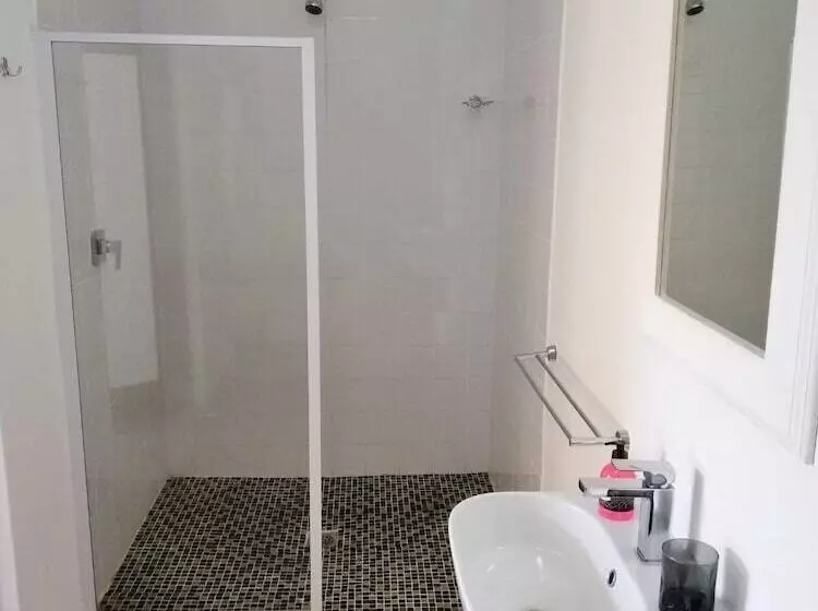 پانسیون Seven Fountains Farm