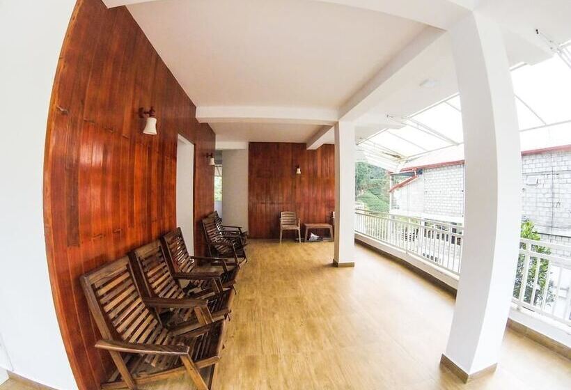 Hotell Adams Peak Inn