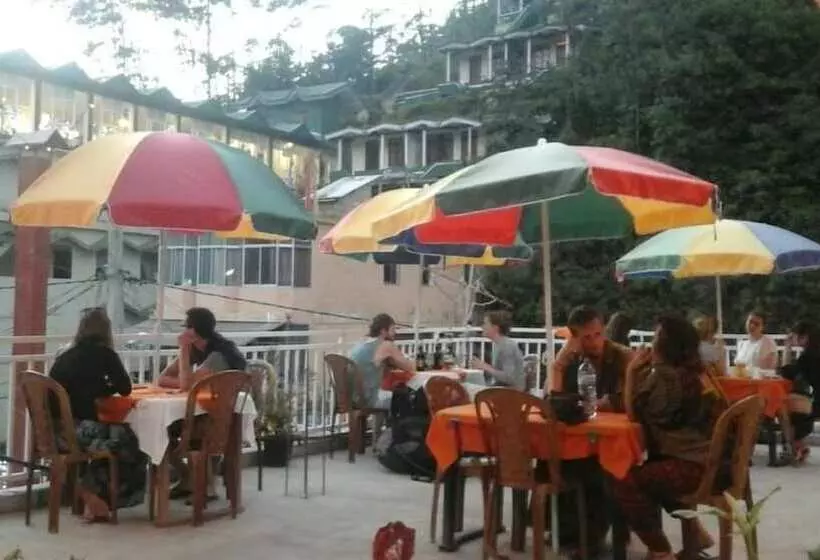 ホテル Adams Peak Inn