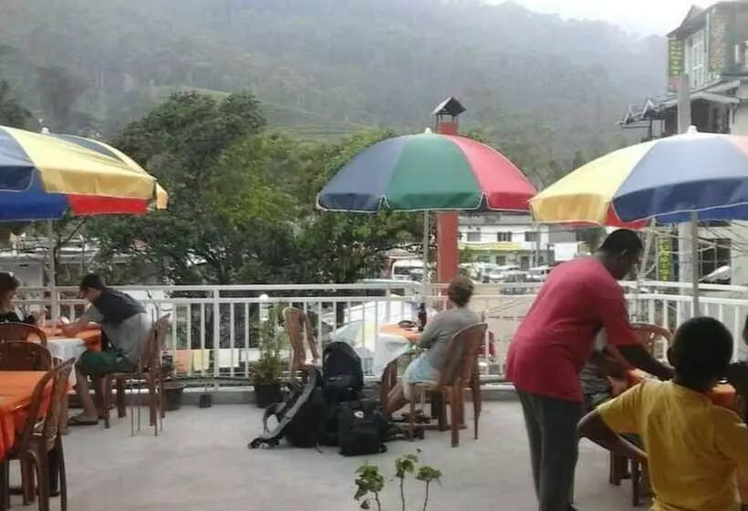 ホテル Adams Peak Inn