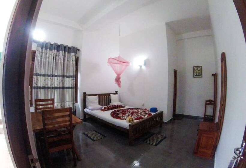 Hotell Adams Peak Inn