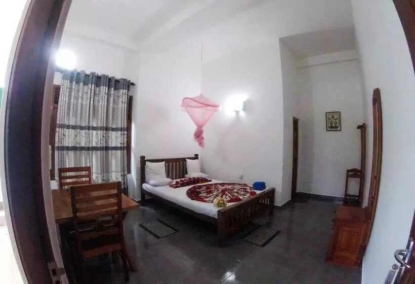 ホテル Adams Peak Inn