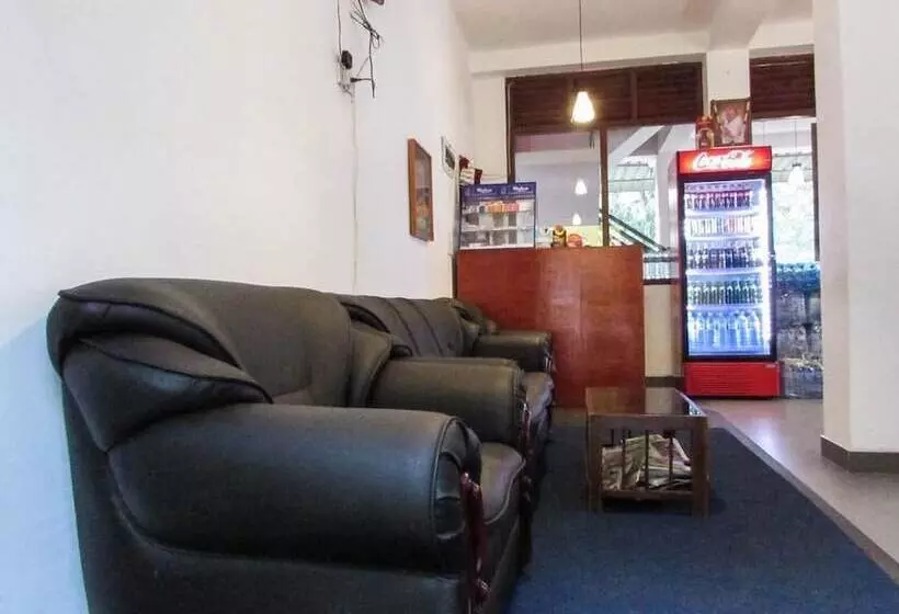 ホテル Adams Peak Inn