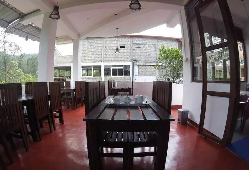 ホテル Adams Peak Inn