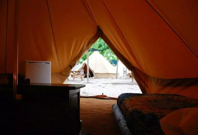 هتل Camping El Roble