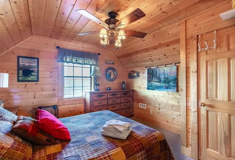 Smokystays Bears Den Cabin