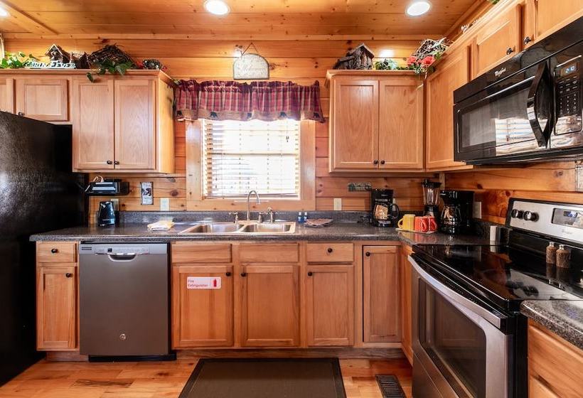 Smokystays Bears Den Cabin