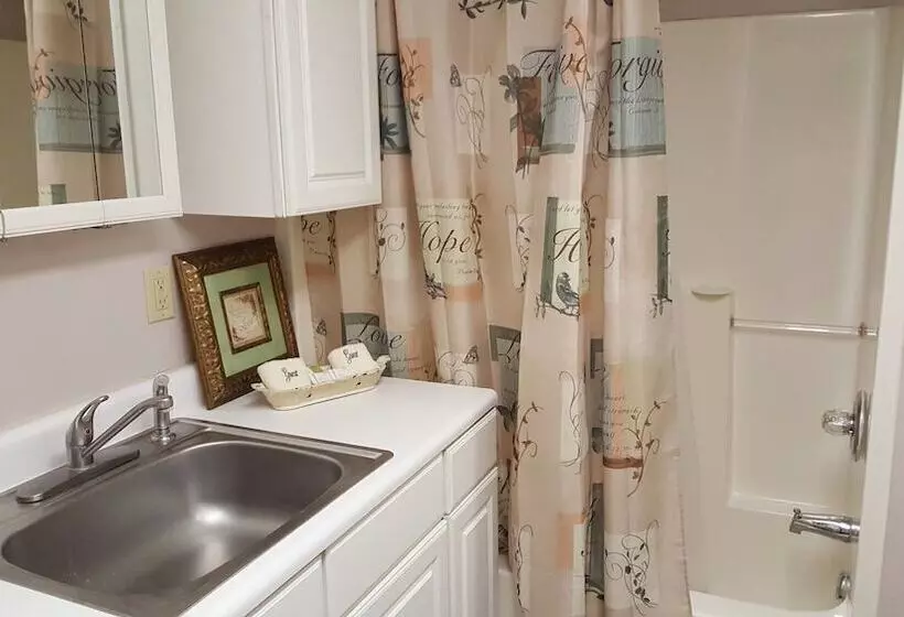 Heartland Country Resort & Lodge