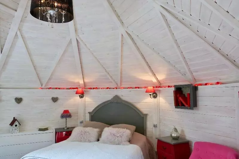 Aamiaismajoitus (B&B) Hebergement Insolite La Naomath