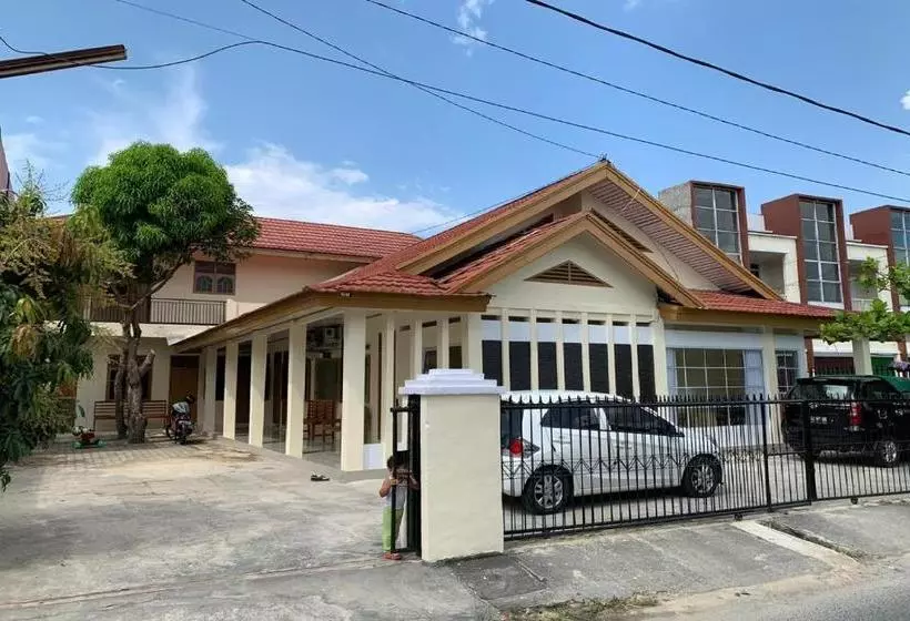 Hotel Oyo 3168 Utama Sari Residence