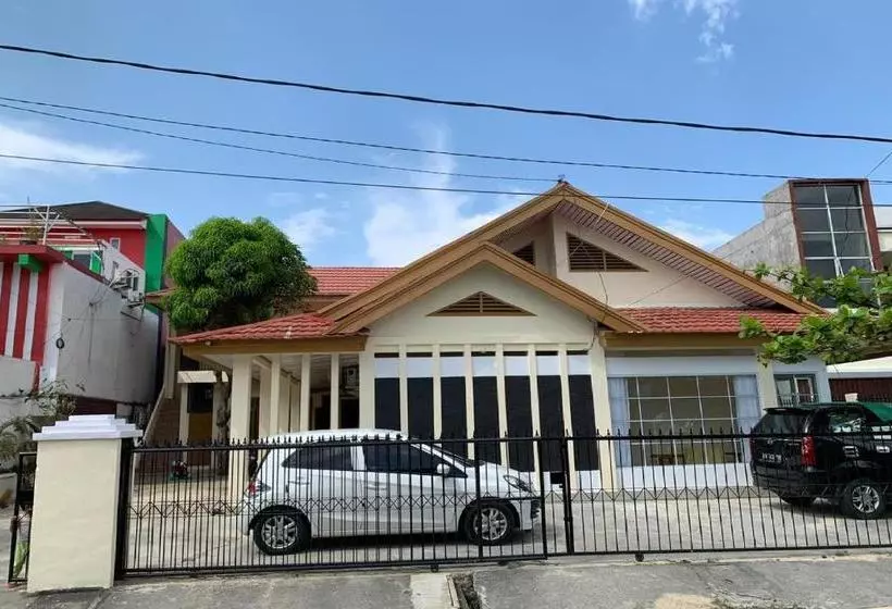 Hotel Oyo 3168 Utama Sari Residence