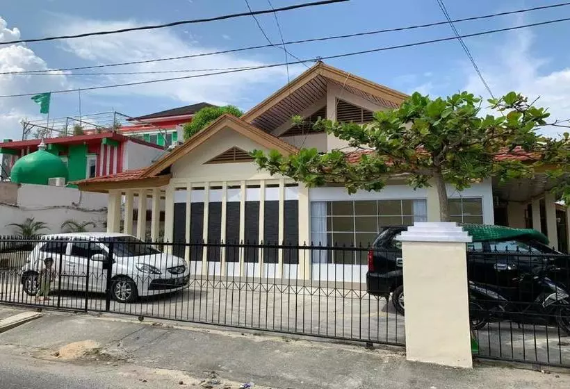 Hotel Oyo 3168 Utama Sari Residence
