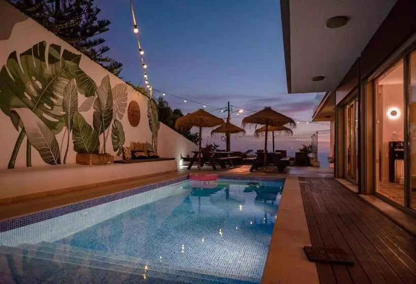 Retkeilymaja The Salty Pelican Yoga & Surf Retreat