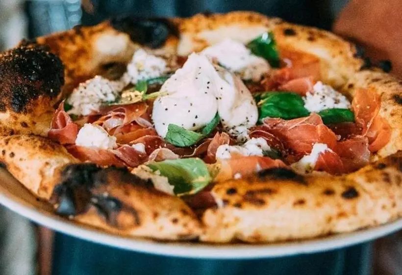 Retkeilymaja The Salty Pelican Yoga & Surf Retreat