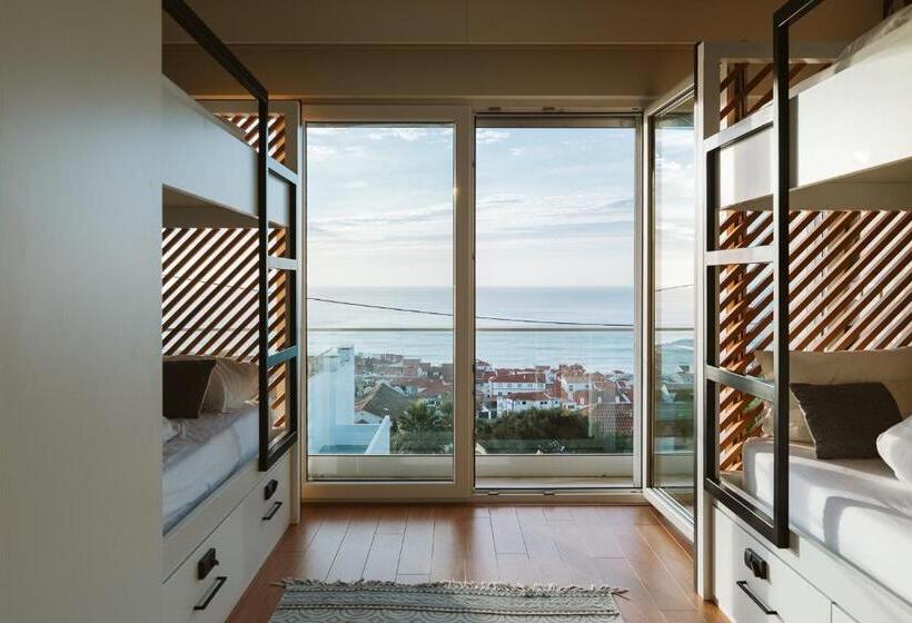 הוסטל The Salty Pelican Yoga & Surf Retreat