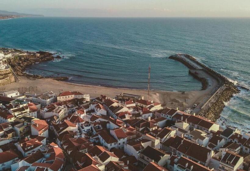 הוסטל The Salty Pelican Yoga & Surf Retreat