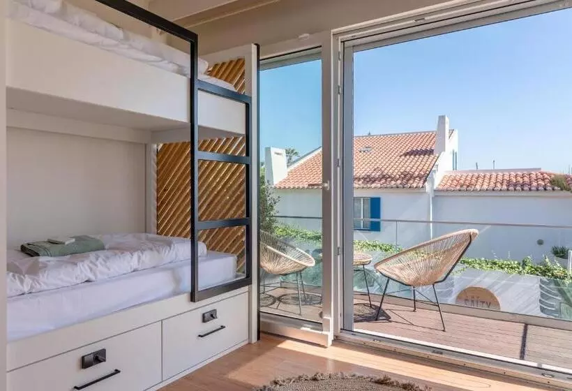 Retkeilymaja The Salty Pelican Yoga & Surf Retreat