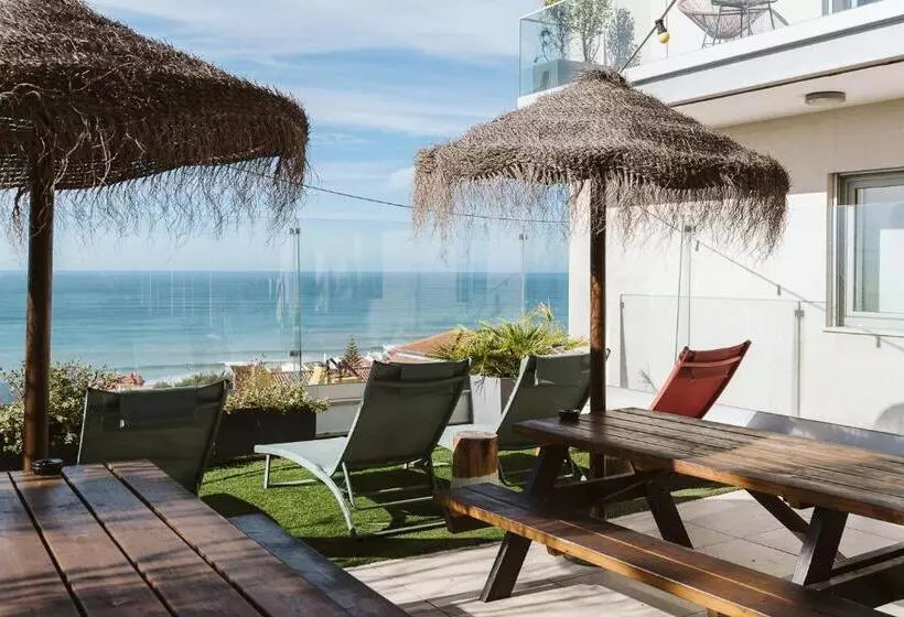 Retkeilymaja The Salty Pelican Yoga & Surf Retreat