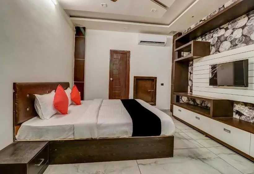 Capital O Hotel Jd3 International