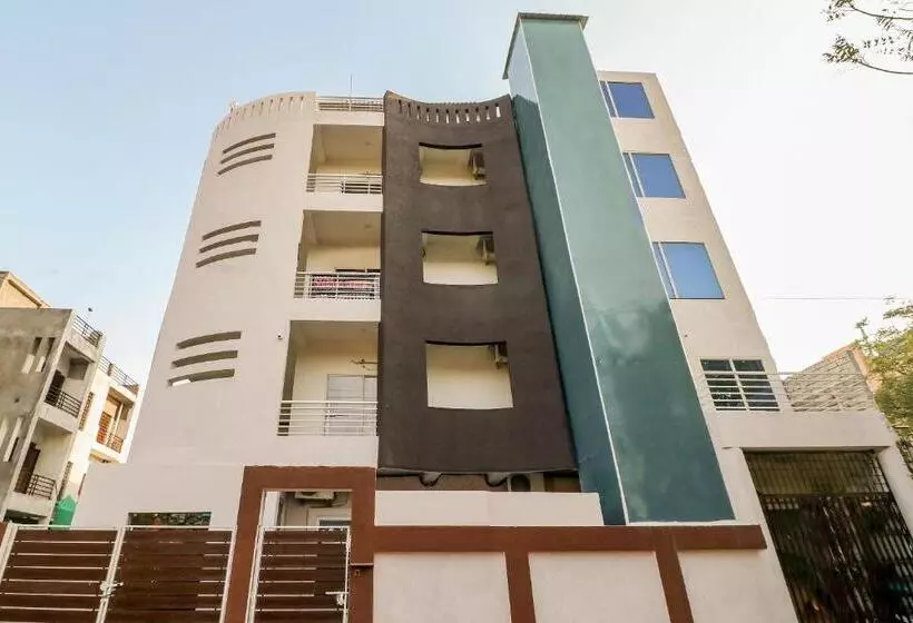 Capital O Hotel Jd3 International