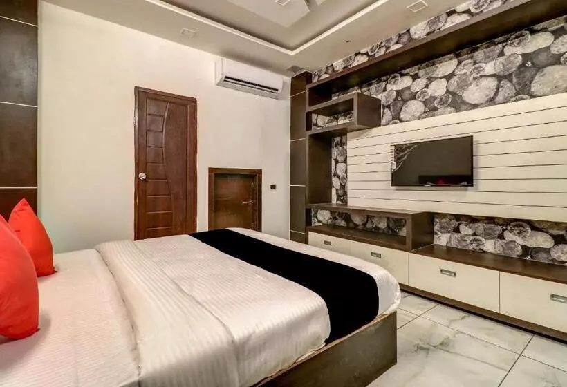 Capital O Hotel Jd3 International