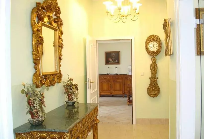 Hotelli Historischer Winzerverein Boutique B&b