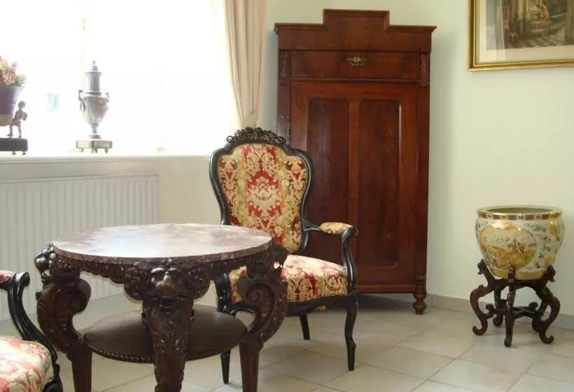 Hotelli Historischer Winzerverein Boutique B&b