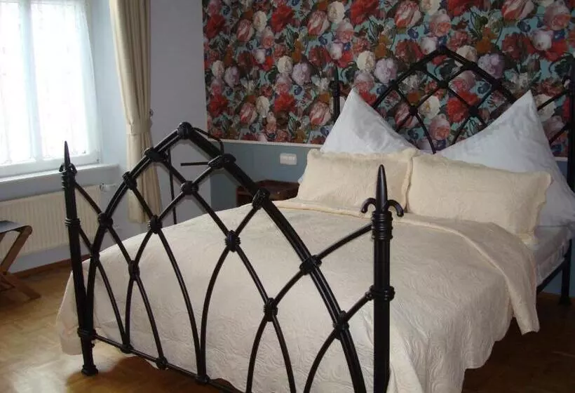 Hotelli Historischer Winzerverein Boutique B&b