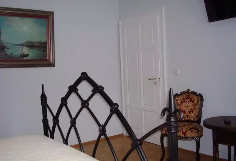 Hotelli Historischer Winzerverein Boutique B&b