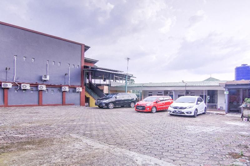 בית מלון כפרי Oyo 3317 Maju Jaya Residence