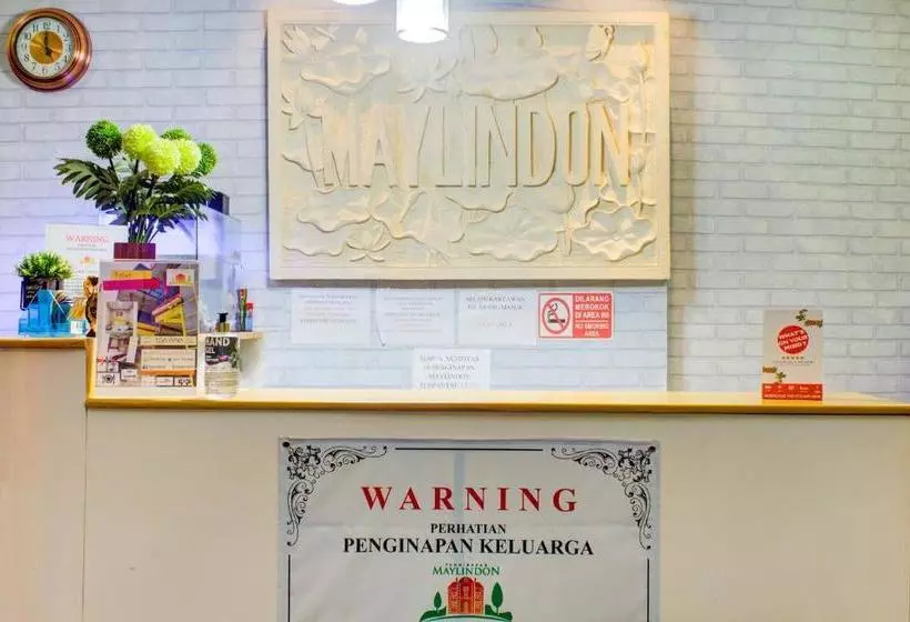 Hotelli Oyo 3418 Penginapan May Lindon