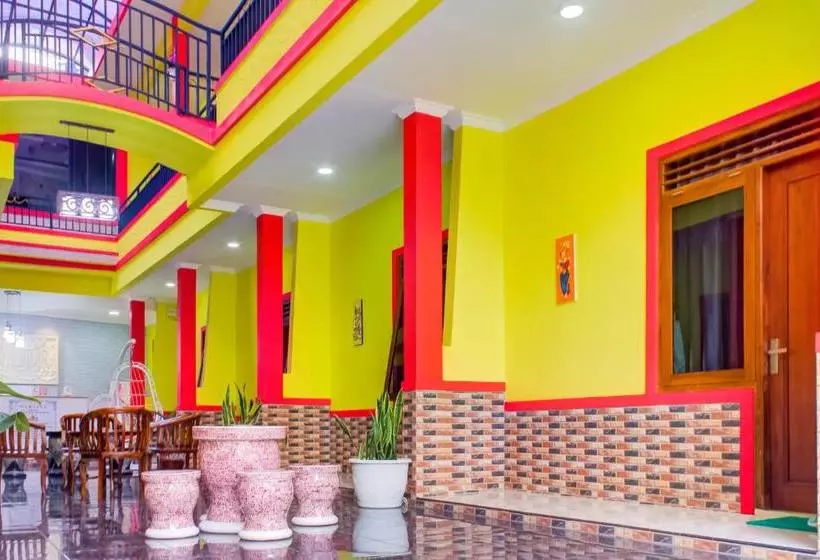 Hotelli Oyo 3418 Penginapan May Lindon