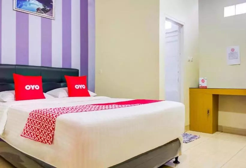 Hotelli Oyo 3418 Penginapan May Lindon
