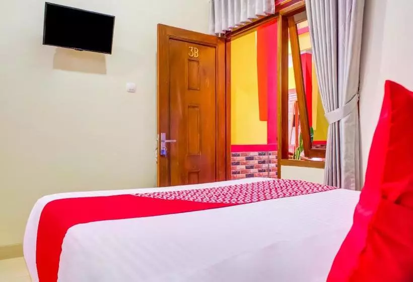 Hotelli Oyo 3418 Penginapan May Lindon