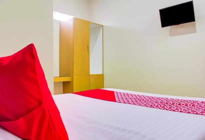 Hotelli Oyo 3418 Penginapan May Lindon