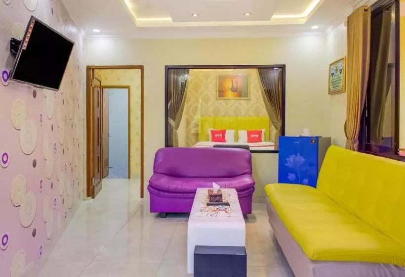 Hotelli Oyo 3418 Penginapan May Lindon