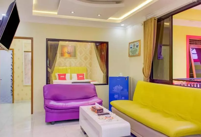 Hotelli Oyo 3418 Penginapan May Lindon