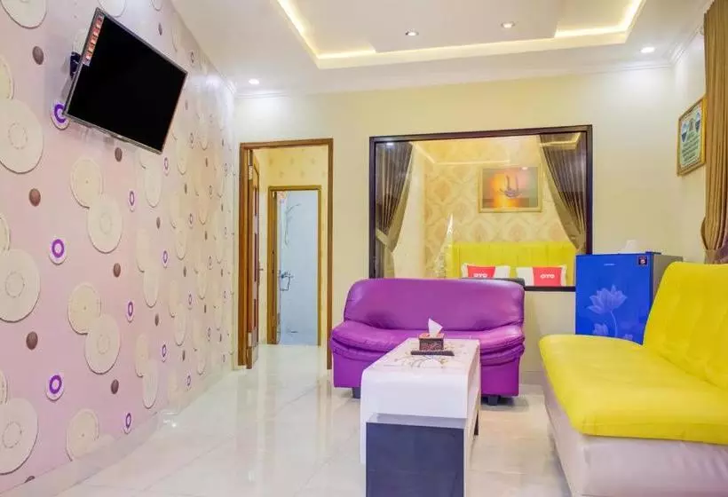 Hotelli Oyo 3418 Penginapan May Lindon