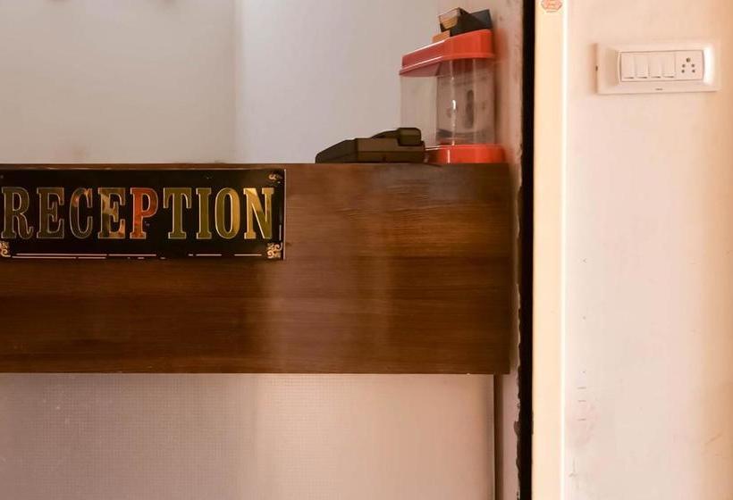 ホテル Oyo 71058 Ganga