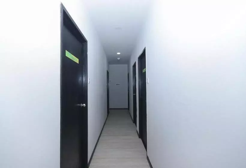 ホテル Spot On 89838 Lm Residence