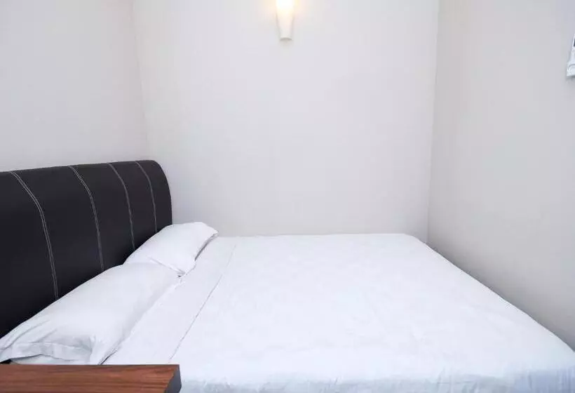 ホテル Spot On 89838 Lm Residence