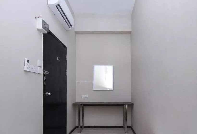 ホテル Spot On 89838 Lm Residence