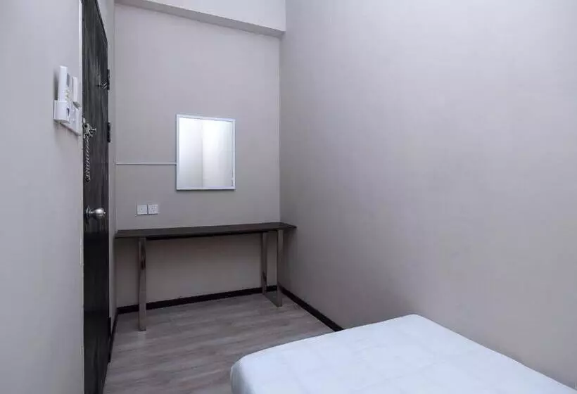 ホテル Spot On 89838 Lm Residence